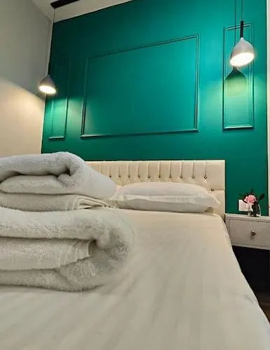 Nana Vicino Cattedrale * Shkodër