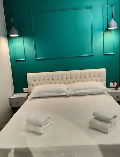 Nana Vicino Cattedrale * Shkodër