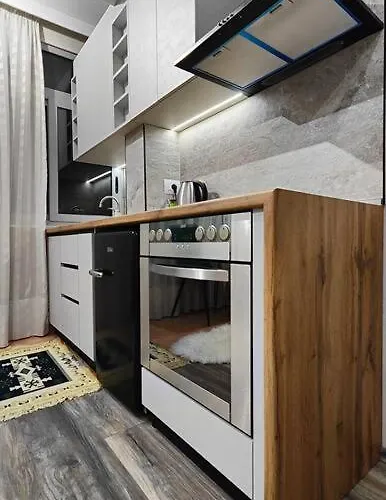 Nana Vicino Cattedrale * Shkodër